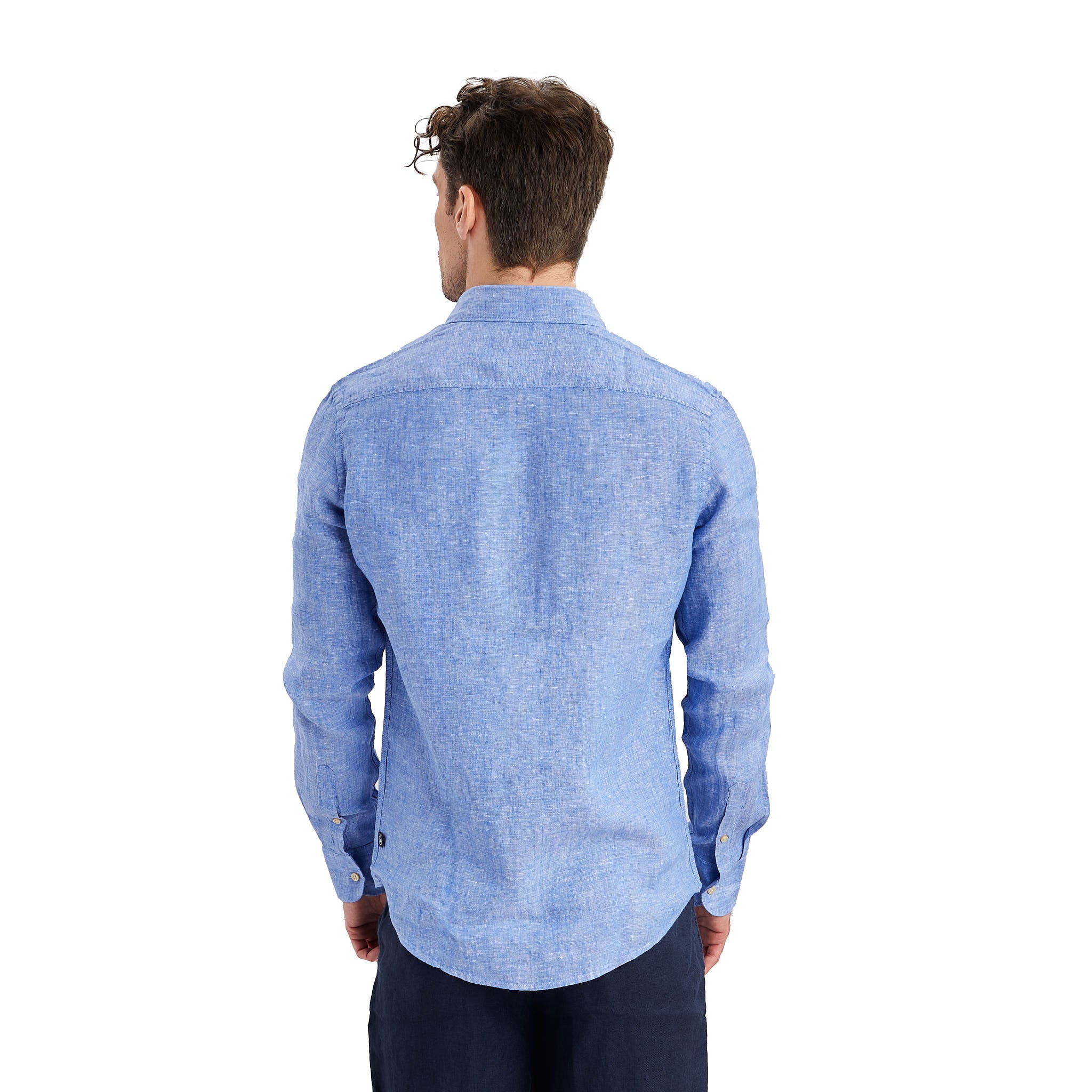 Exklusiv ljusblå linneskjorta i 100% linne med klassisk cutawaykrage.